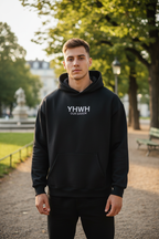 "Mann trägt schwarzen OUR SAVIOR
 Hoodie"