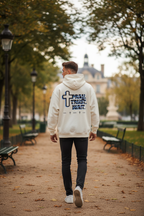 "Mann trägt weißen Pray.Trust.Wait Hoodie Backprint"